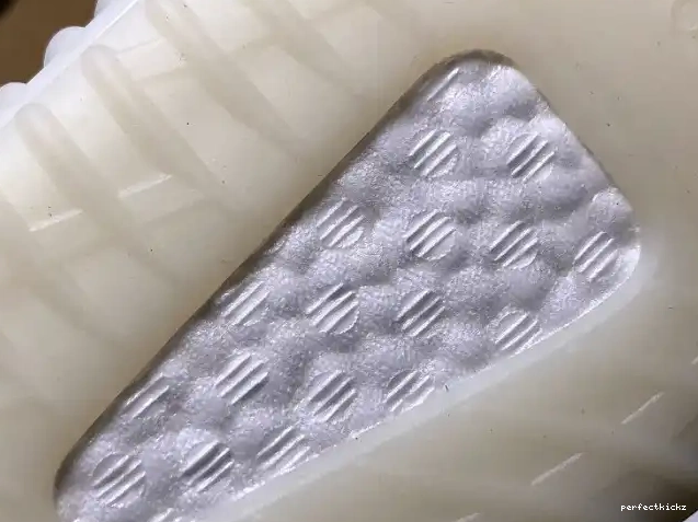 V2 Adidas Cream Yeezy White 350 Boost CP9366 0506